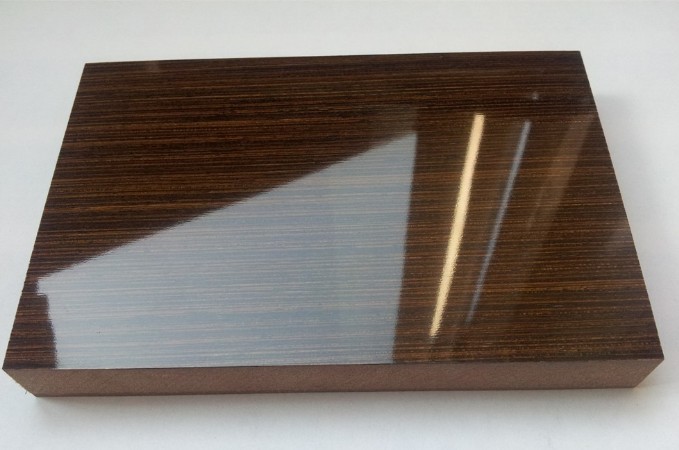  Contrôle de l'épaisseur du revêtement de l'équipement de revêtement UV